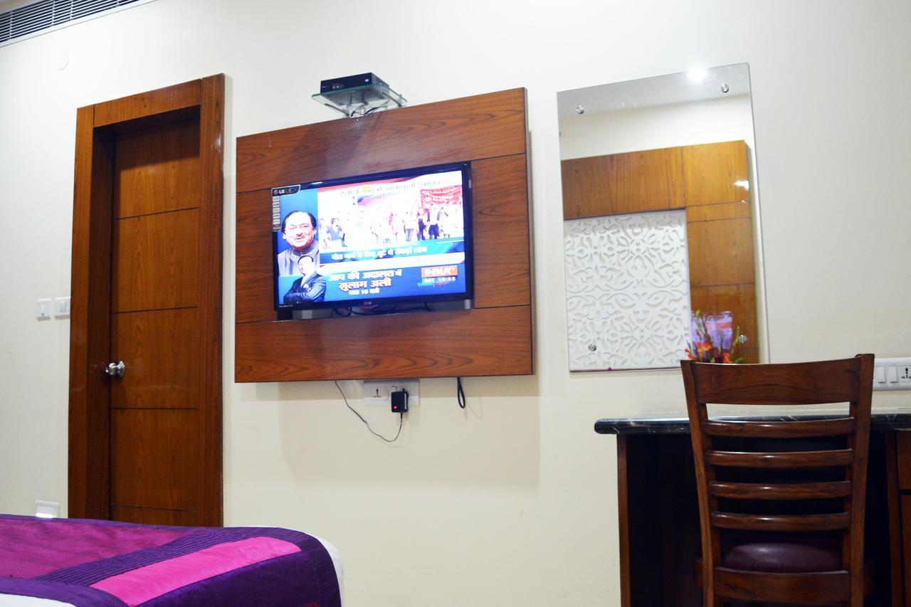 Trinity Corporate Udyog Vihar Hotel Gurgaon Exterior photo