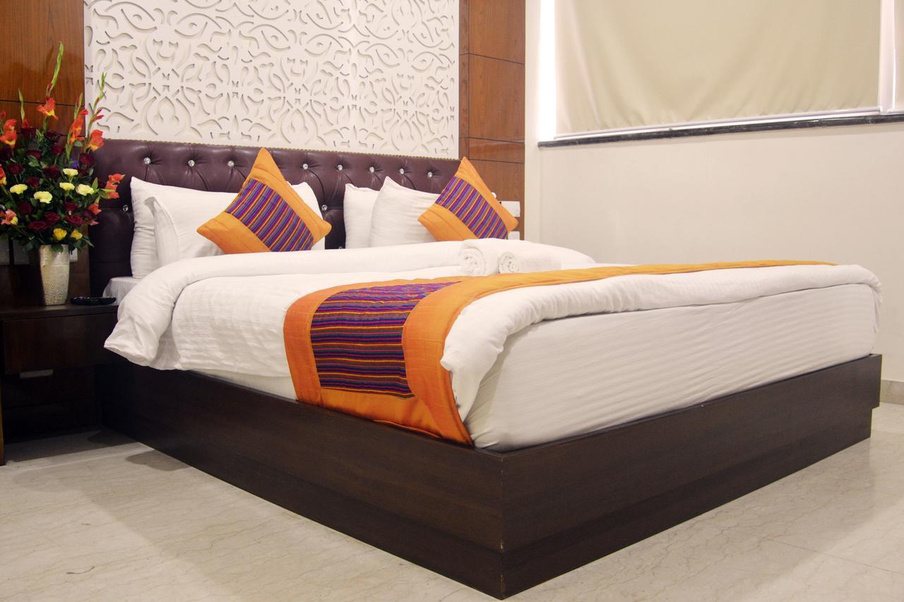 Trinity Corporate Udyog Vihar Hotel Gurgaon Exterior photo