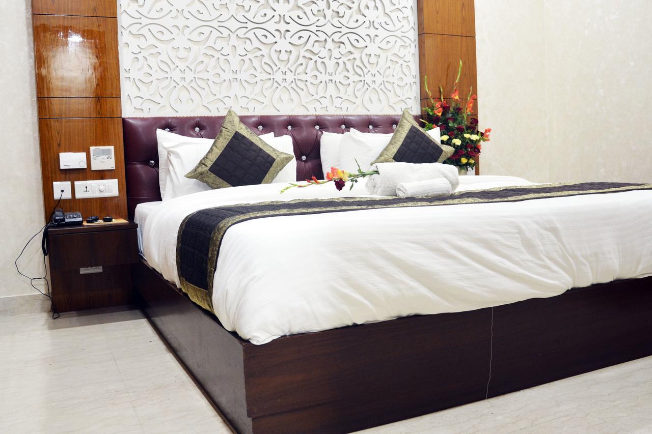 Trinity Corporate Udyog Vihar Hotel Gurgaon Exterior photo