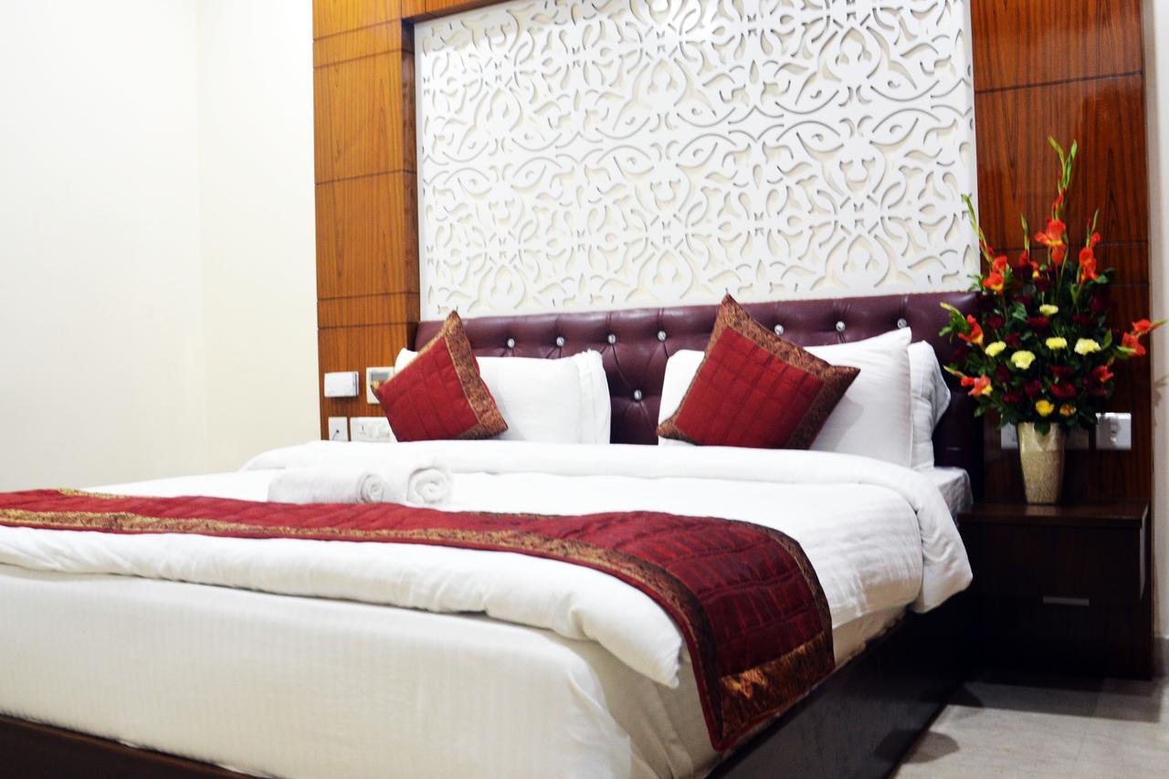 Trinity Corporate Udyog Vihar Hotel Gurgaon Exterior photo
