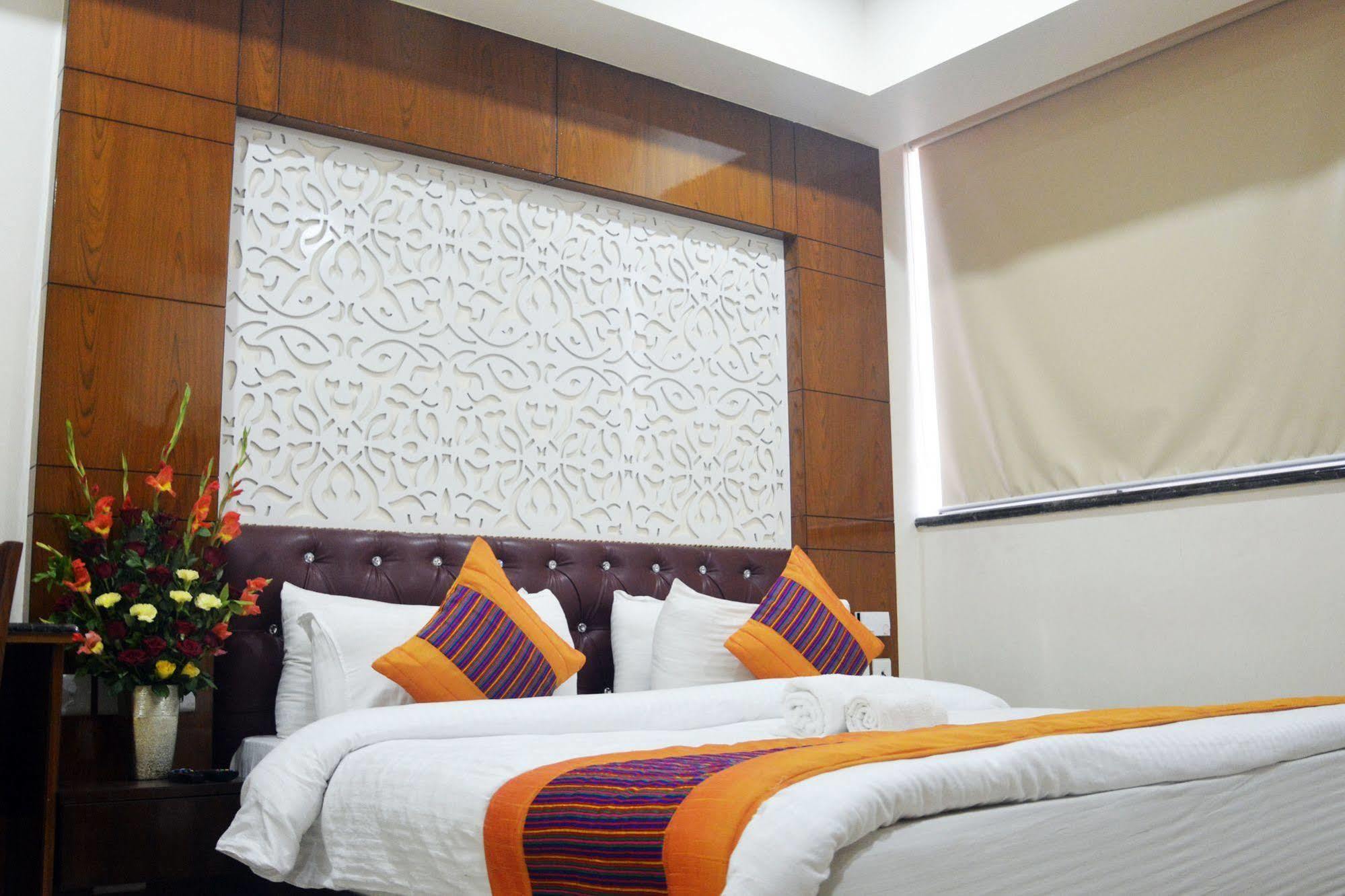 Trinity Corporate Udyog Vihar Hotel Gurgaon Exterior photo