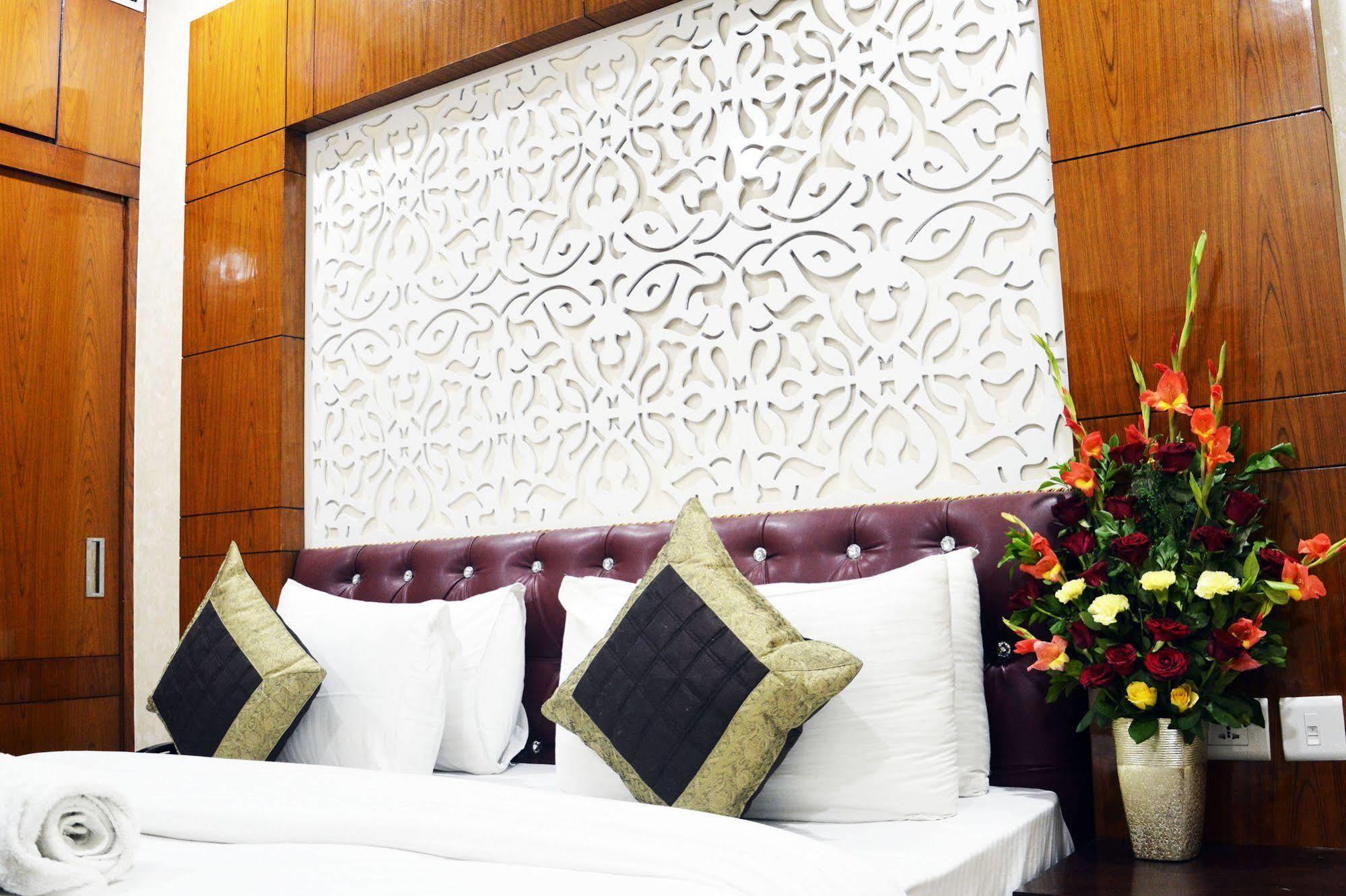Trinity Corporate Udyog Vihar Hotel Gurgaon Exterior photo
