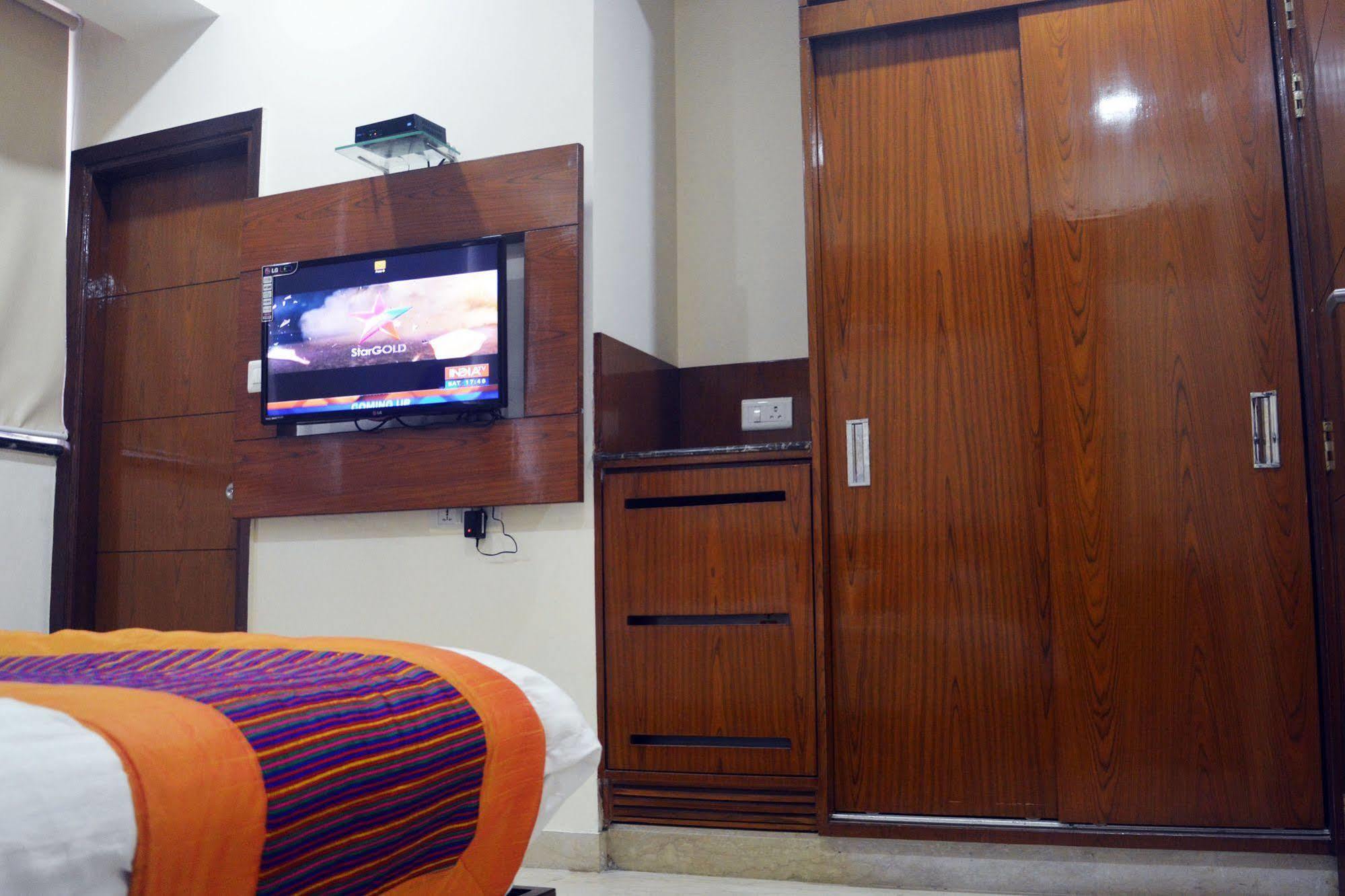 Trinity Corporate Udyog Vihar Hotel Gurgaon Exterior photo
