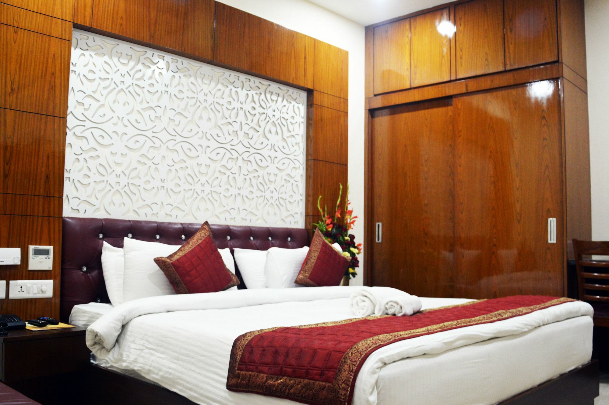 Trinity Corporate Udyog Vihar Hotel Gurgaon Exterior photo