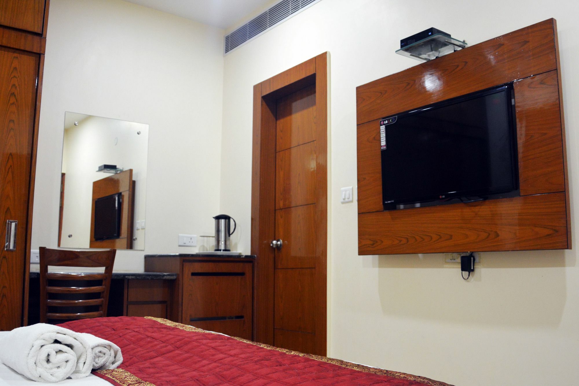 Trinity Corporate Udyog Vihar Hotel Gurgaon Exterior photo